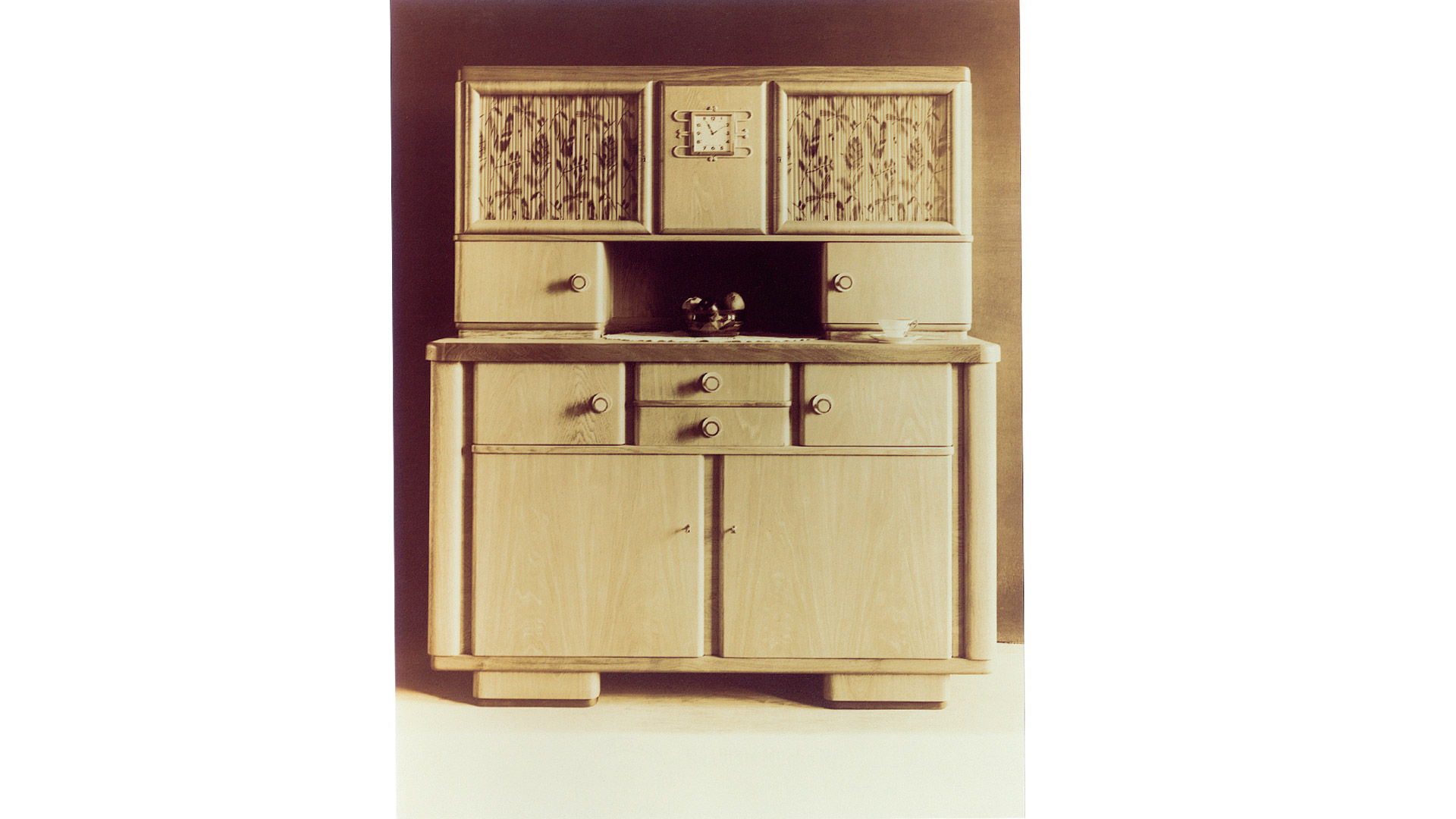 SieMatic Historie 1929: Die August Siekmann M?belwerke stellen Küchenbuffets auf der Leipziger Messe vor.